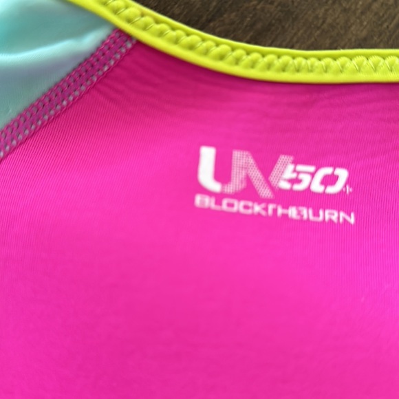 Speedo Rashguard Swim Top - Durable UV Protection - Picture 3 of 4